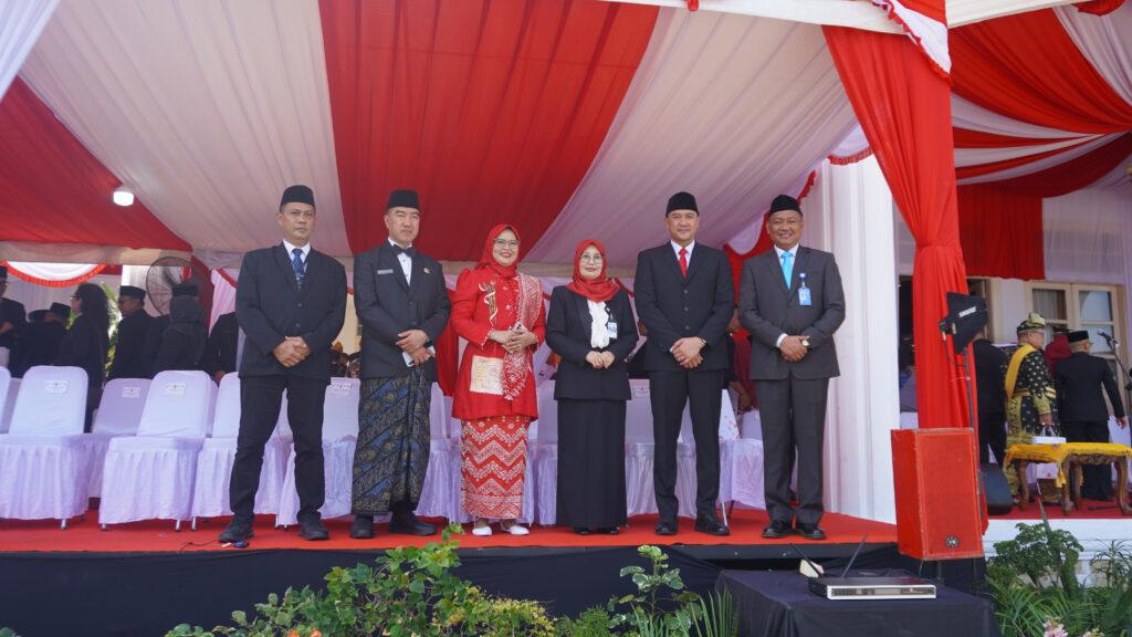 Dokumentasi Kegiatan Semarak Peringatan HUT ke-81 RI, Stasiun Meteorologi Kelas II Raja Haji Fisabilillah Ikuti Rangkaian Upacara di Tiga Lokasi
