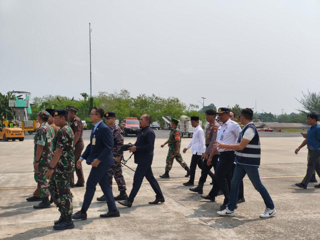 Dokumentasi Kegiatan Sinergi Dukung Misi Operasi Udara, Kepala Stasiun Meteorologi Hadiri Penyambutan Pesawat A-400M TNI AU