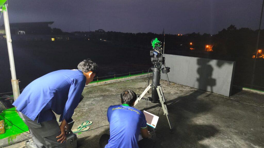 Dokumentasi Kegiatan Pantau Fase Bulan Baru, Tim Stasiun Meteorologi RHF Berhasil Rekam Citra Hilal Rabiulakhir 1448 H