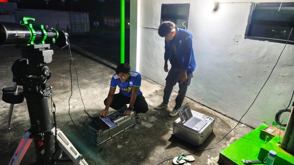 Dokumentasi Kegiatan Pantau Fase Bulan Baru, Tim Stasiun Meteorologi RHF Berhasil Rekam Citra Hilal Rabiulakhir 1448 H