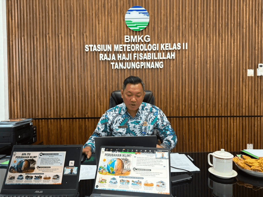 Dokumentasi Kegiatan Tingkatkan Kapasitas ASN Hadapi Perubahan Iklim, Kepala Stasiun Meteorologi Tanjungpinang Jadi Narasumber Webinar Nasional